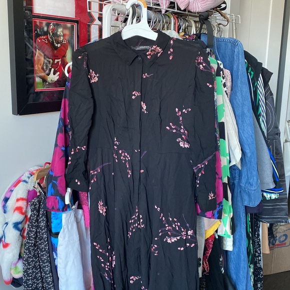 ZARA Elegant Black Floral Dress - Picture 4 of 6